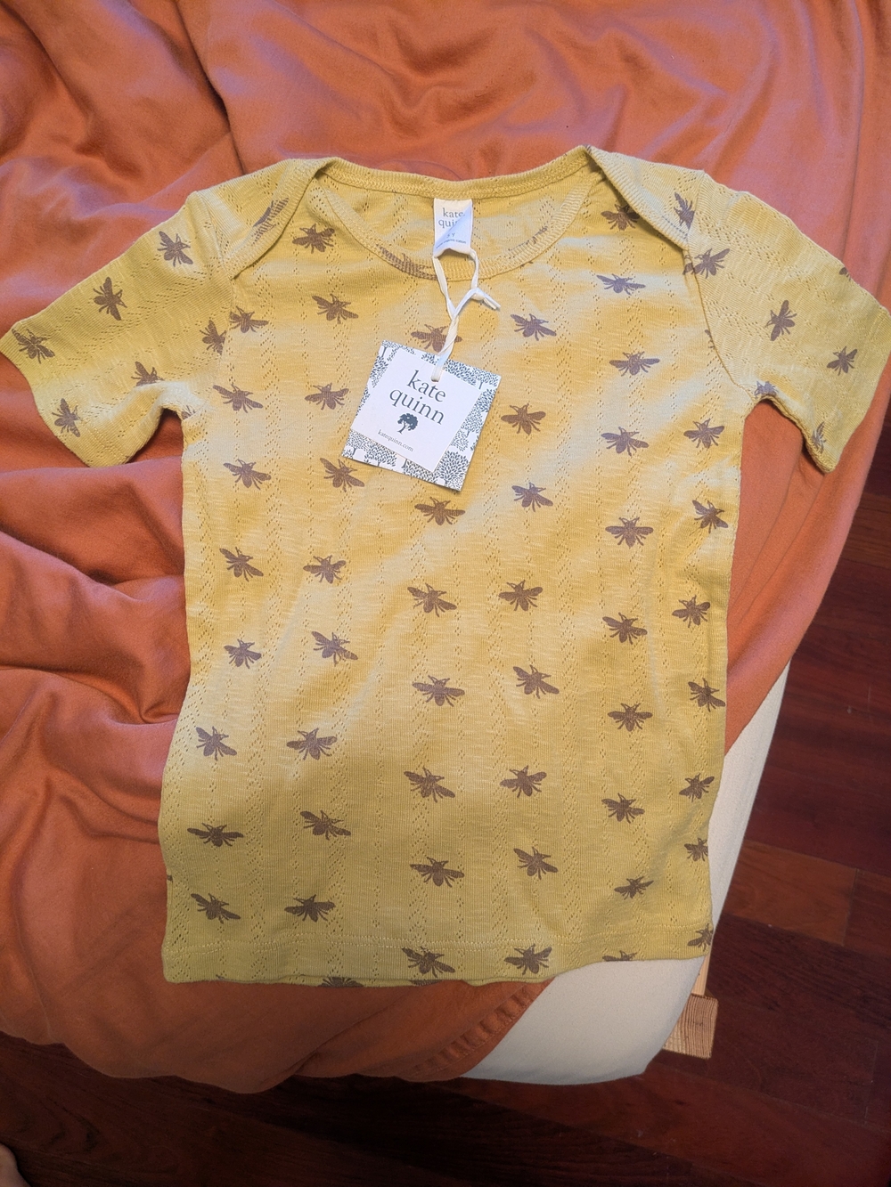 kate quinn Organic Cotton Yellow Short Sleeve Bee Print Top